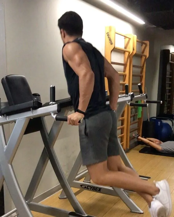 Spor salonunda antrenman