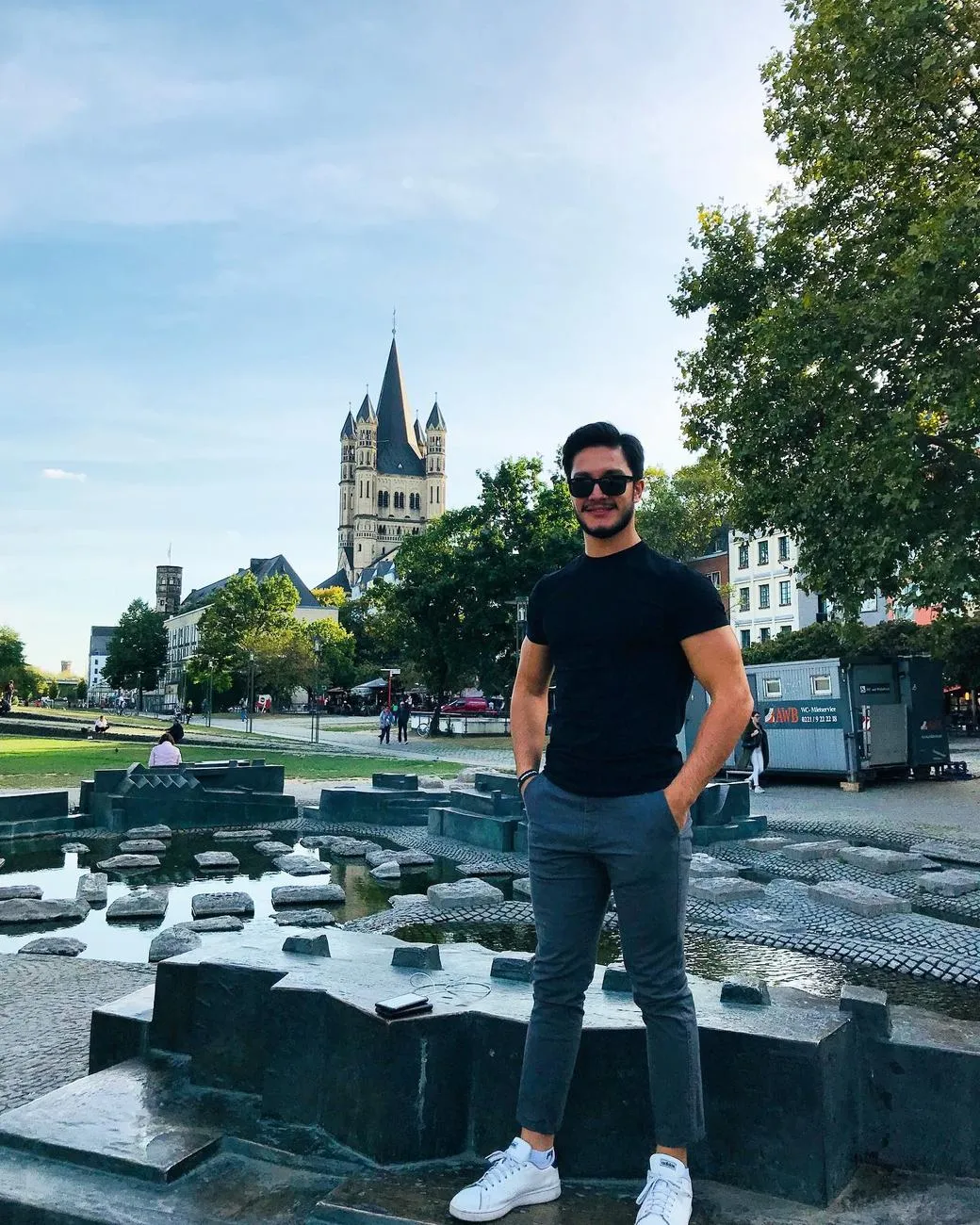 Köln'de Ren kıyısında Ali Can