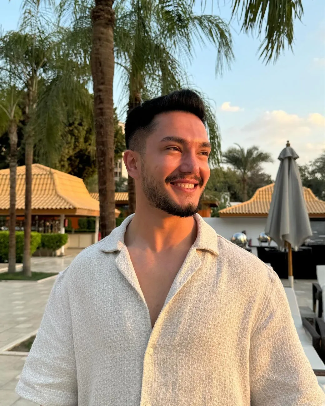 Ali Can Özçelik gülümserken